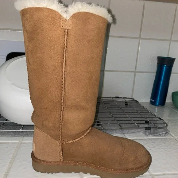 UGG Bailey Button Triplet II Boot - Picture 8 of 10